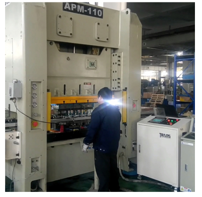 双臂二次元机械手